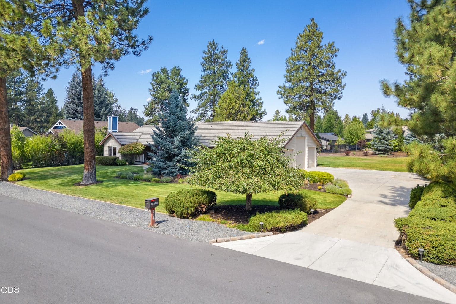 Photo of 21044 Desert Woods Drive 5 of 57