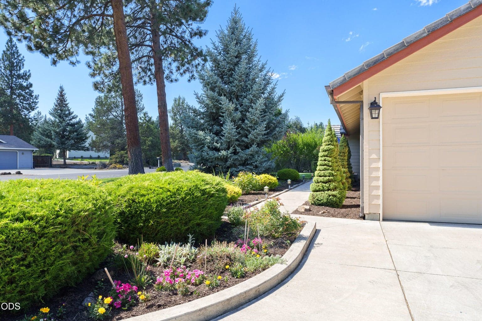Photo of 21044 Desert Woods Drive 7 of 57