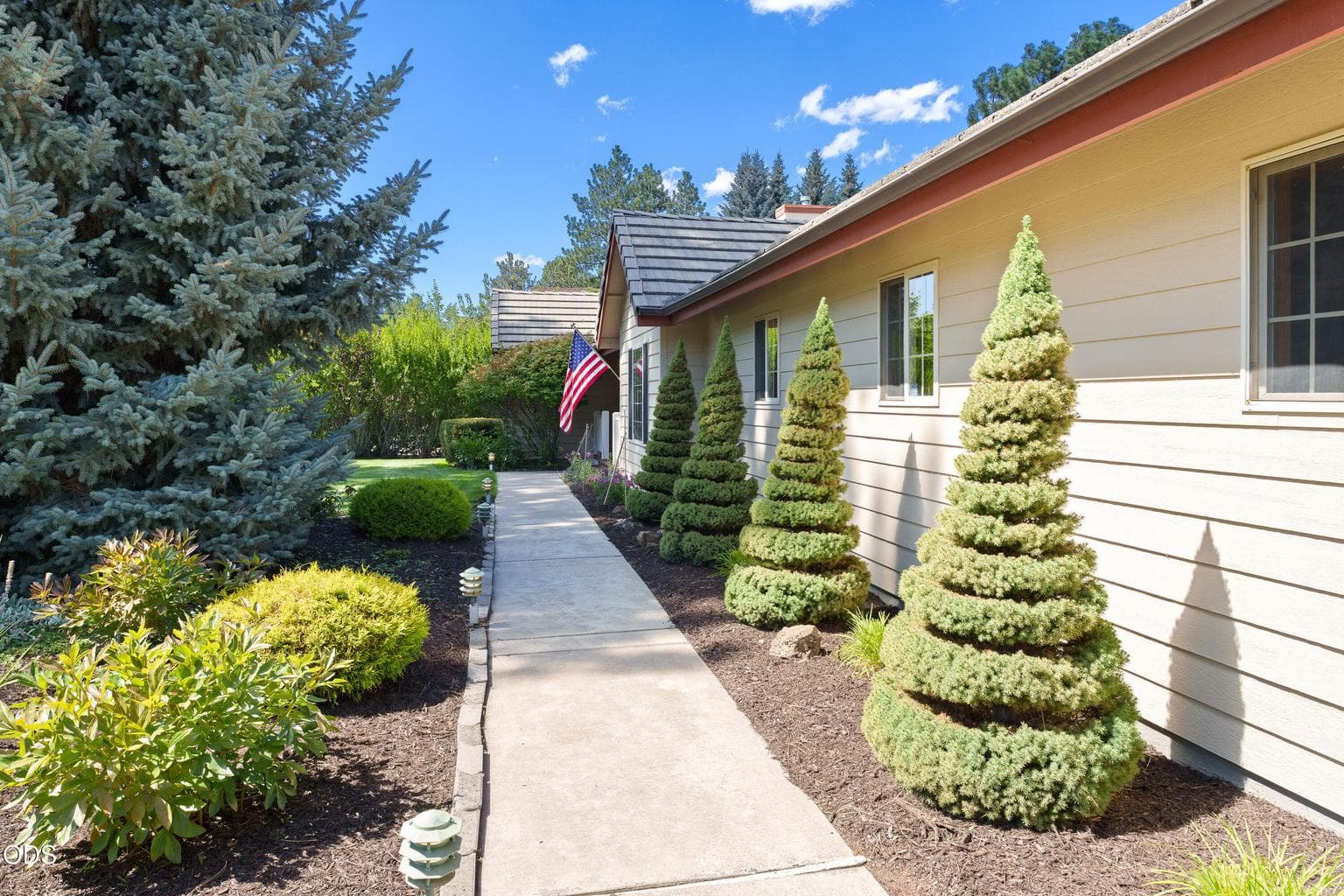 Photo of 21044 Desert Woods Drive 8 of 57
