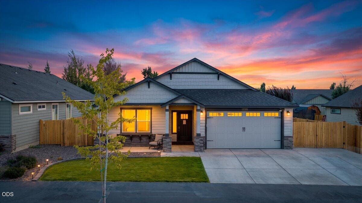 Photo of 1734 NW Upas Place 1 of 40