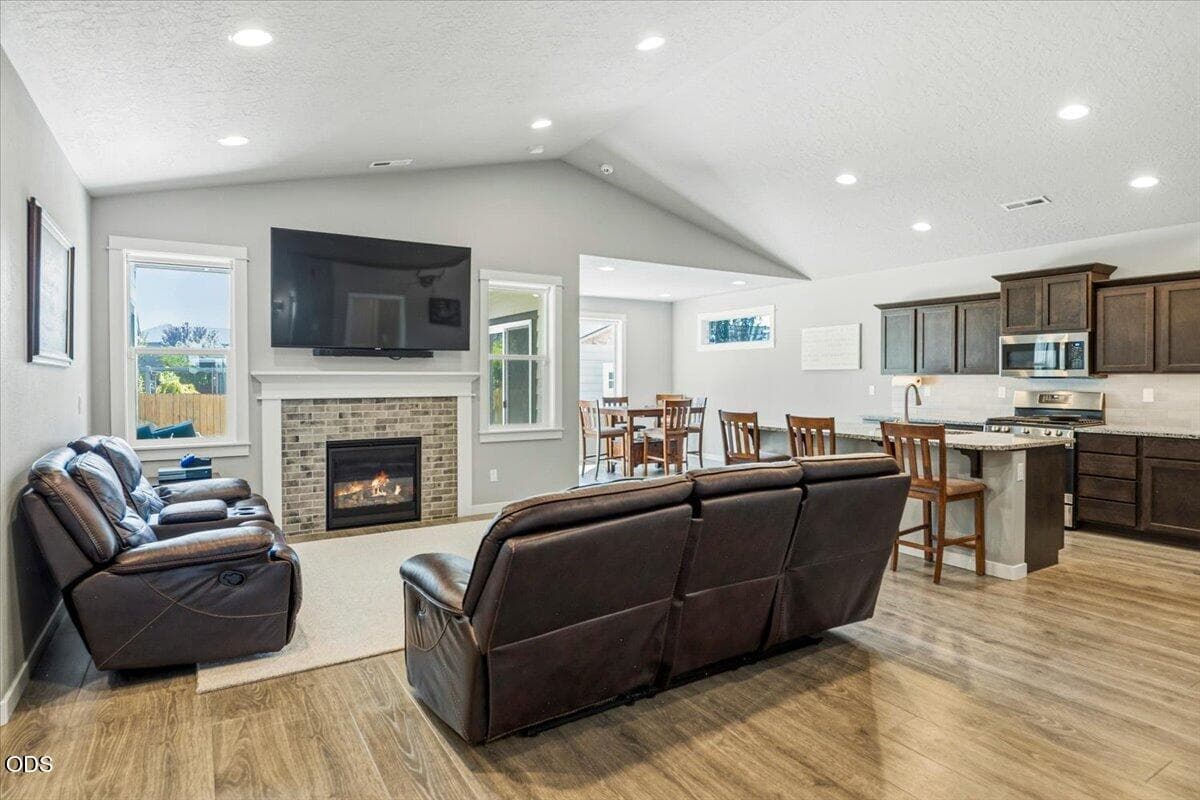 Photo of 1734 NW Upas Place 11 of 40