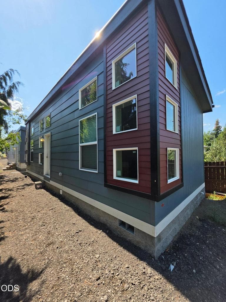 Photo of 21298 NE Butler Market Road 1 of 12