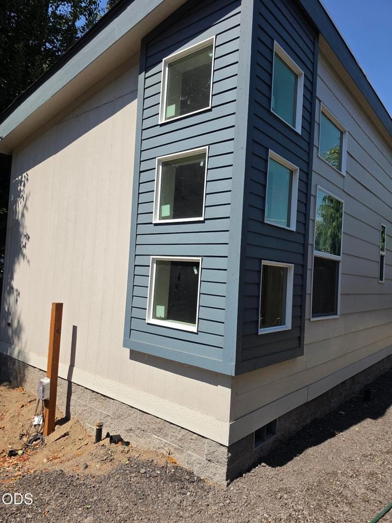 Photo of 21298 NE Butler Market Road 2 of 12