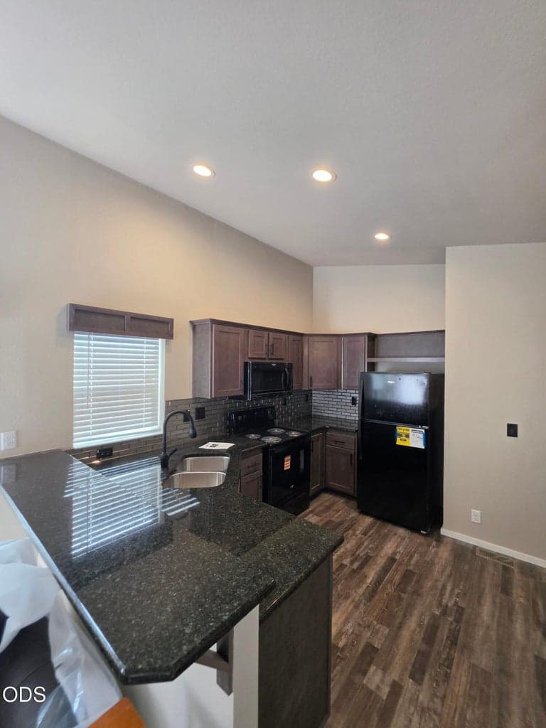 Photo of 21298 NE Butler Market Road 3 of 12