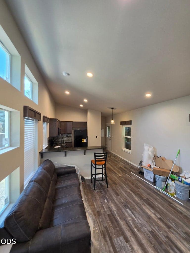 Photo of 21298 NE Butler Market Road 4 of 12