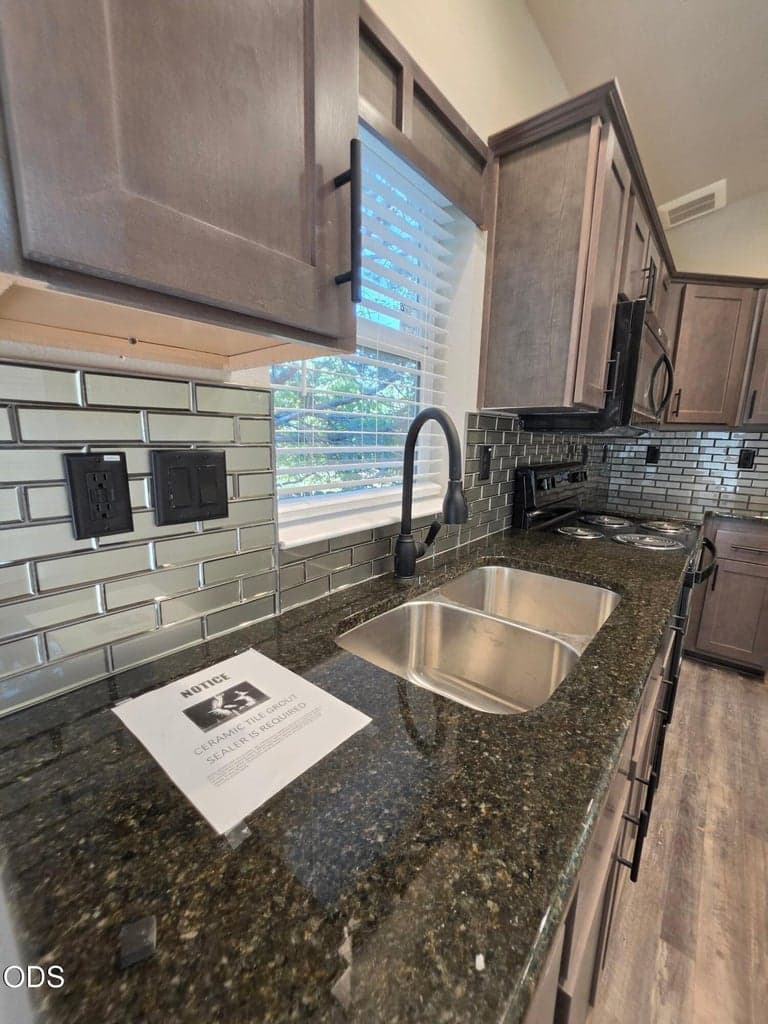 Photo of 21298 NE Butler Market Road 6 of 12