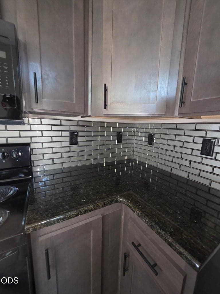 Photo of 21298 NE Butler Market Road 8 of 12