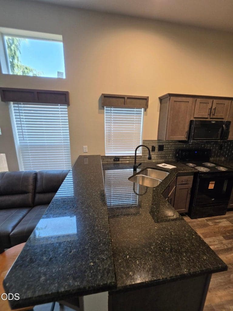 Photo of 21298 NE Butler Market Road 9 of 12