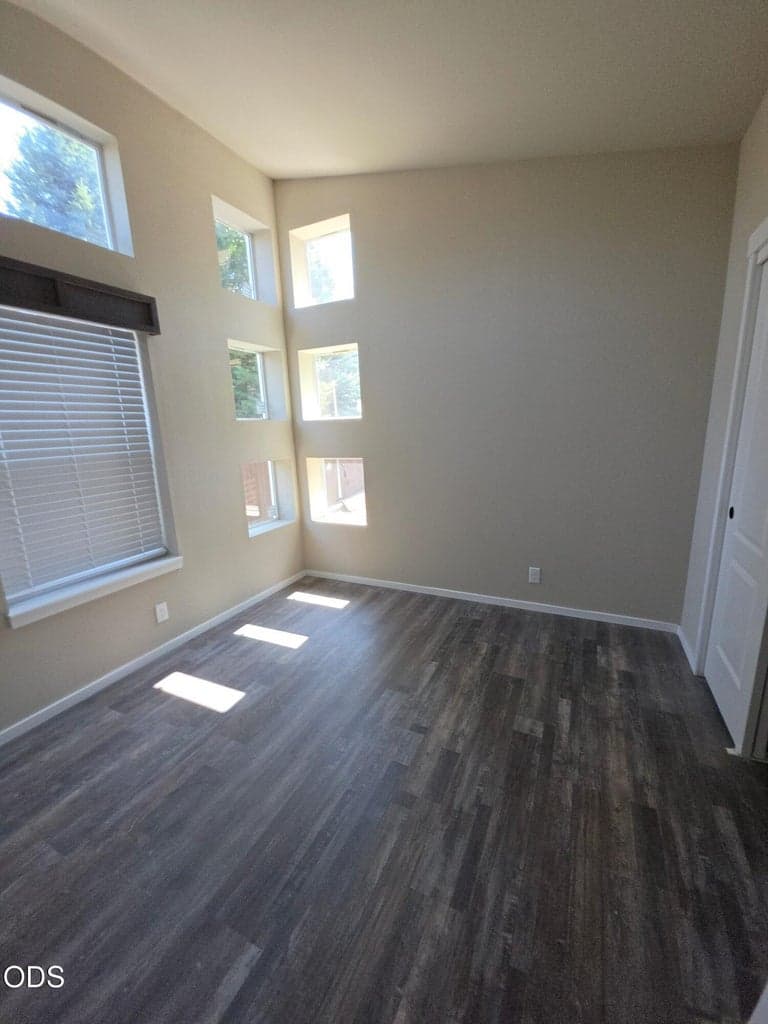 Photo of 21298 NE Butler Market Road 10 of 12