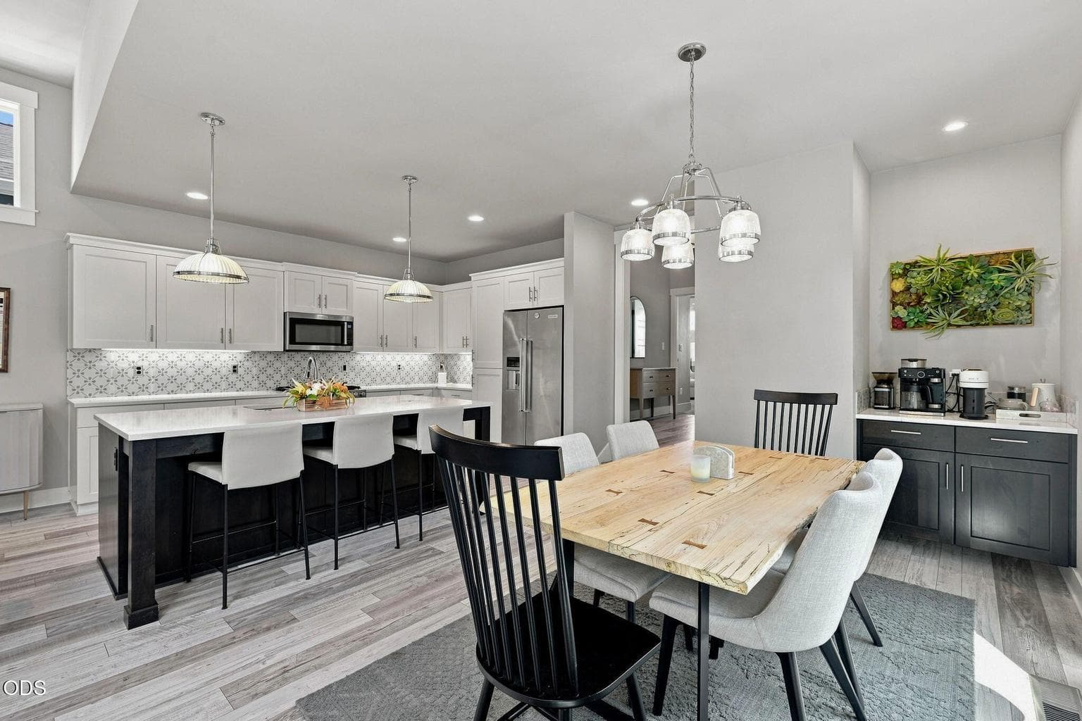 Photo of 2736 NW Ordway Avenue 13 of 35
