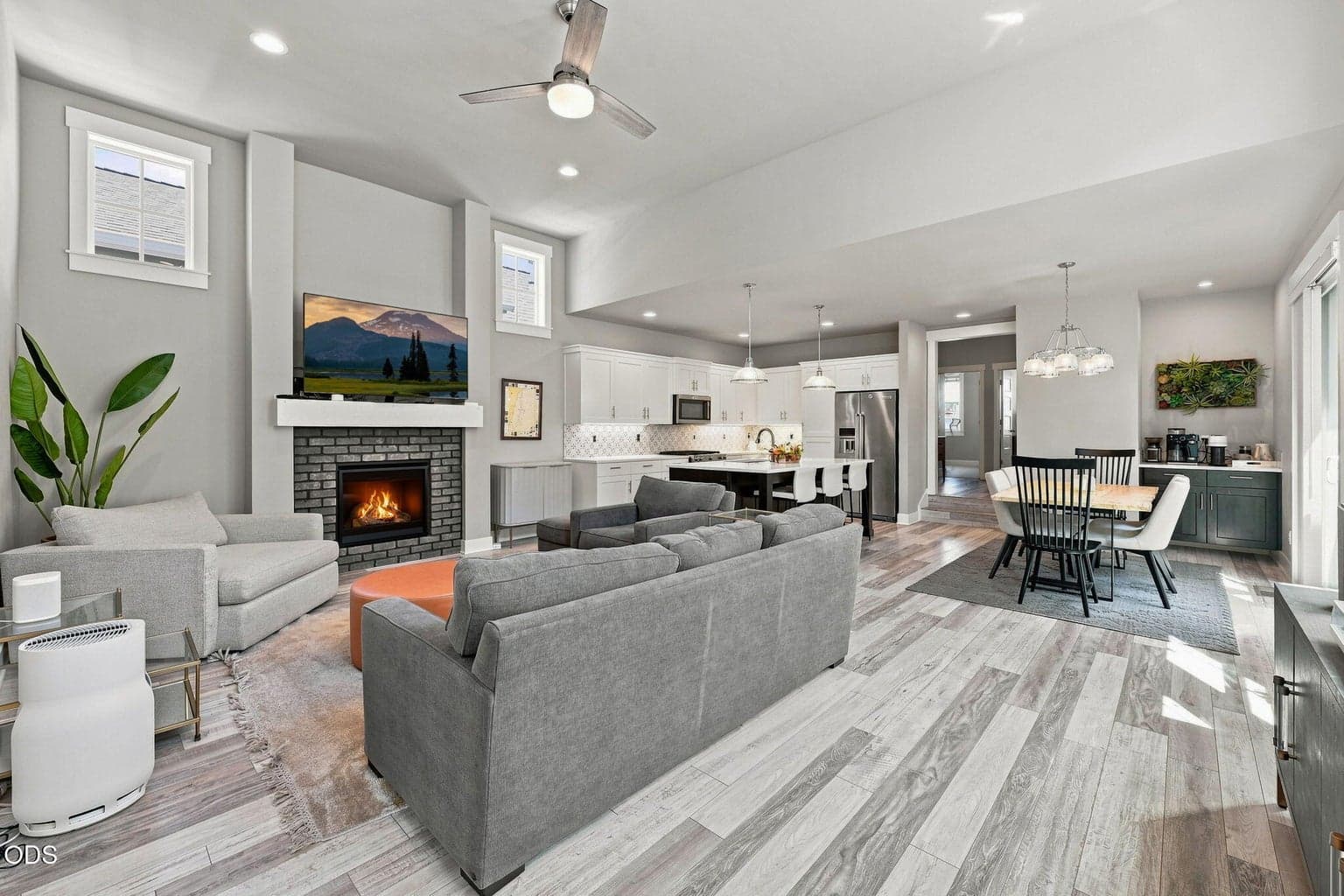Photo of 2736 NW Ordway Avenue 7 of 35