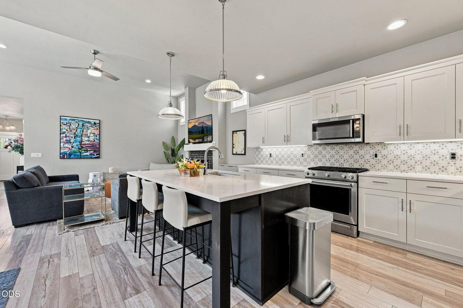 Photo of 2736 NW Ordway Avenue 10 of 35