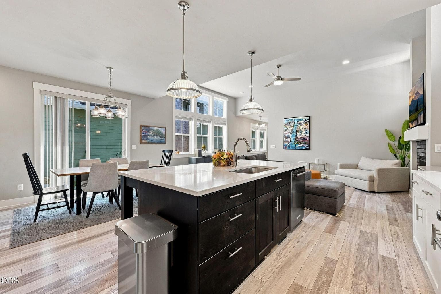 Photo of 2736 NW Ordway Avenue 9 of 35