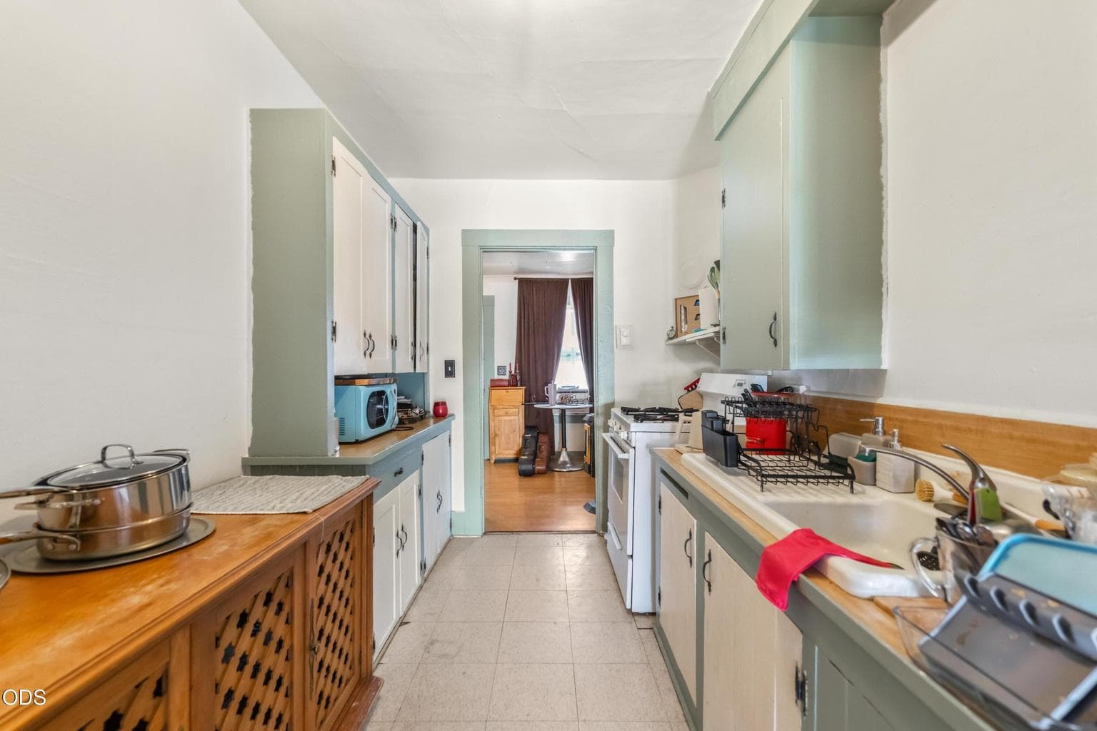 Photo of 942 NW Delaware Avenue 25 of 34