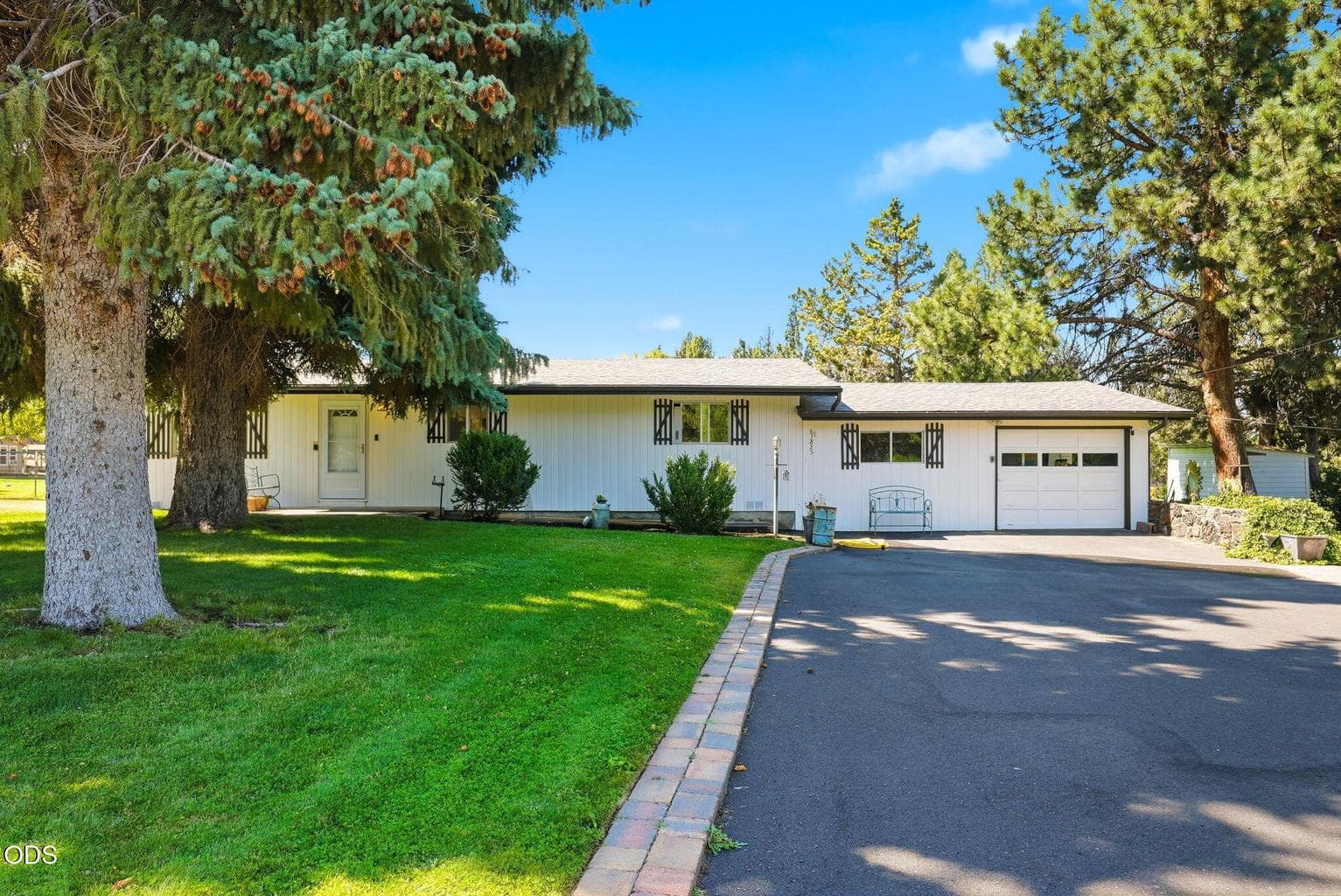 Photo of 63825 Scenic Drive 3 of 64