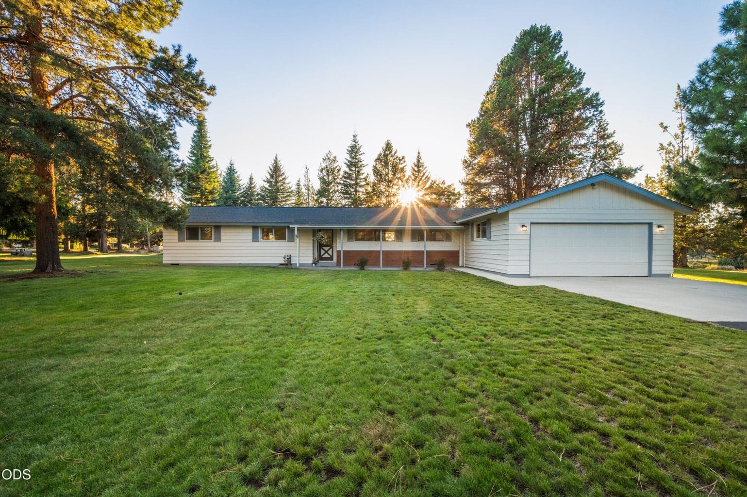 Photo of 61909 Skyline View Drive 1 of 44