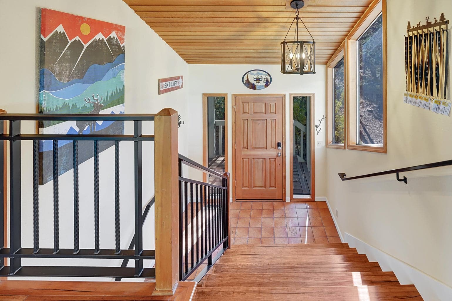 Stylish Entryway & Staircase – 7 Rogue, Sunriver