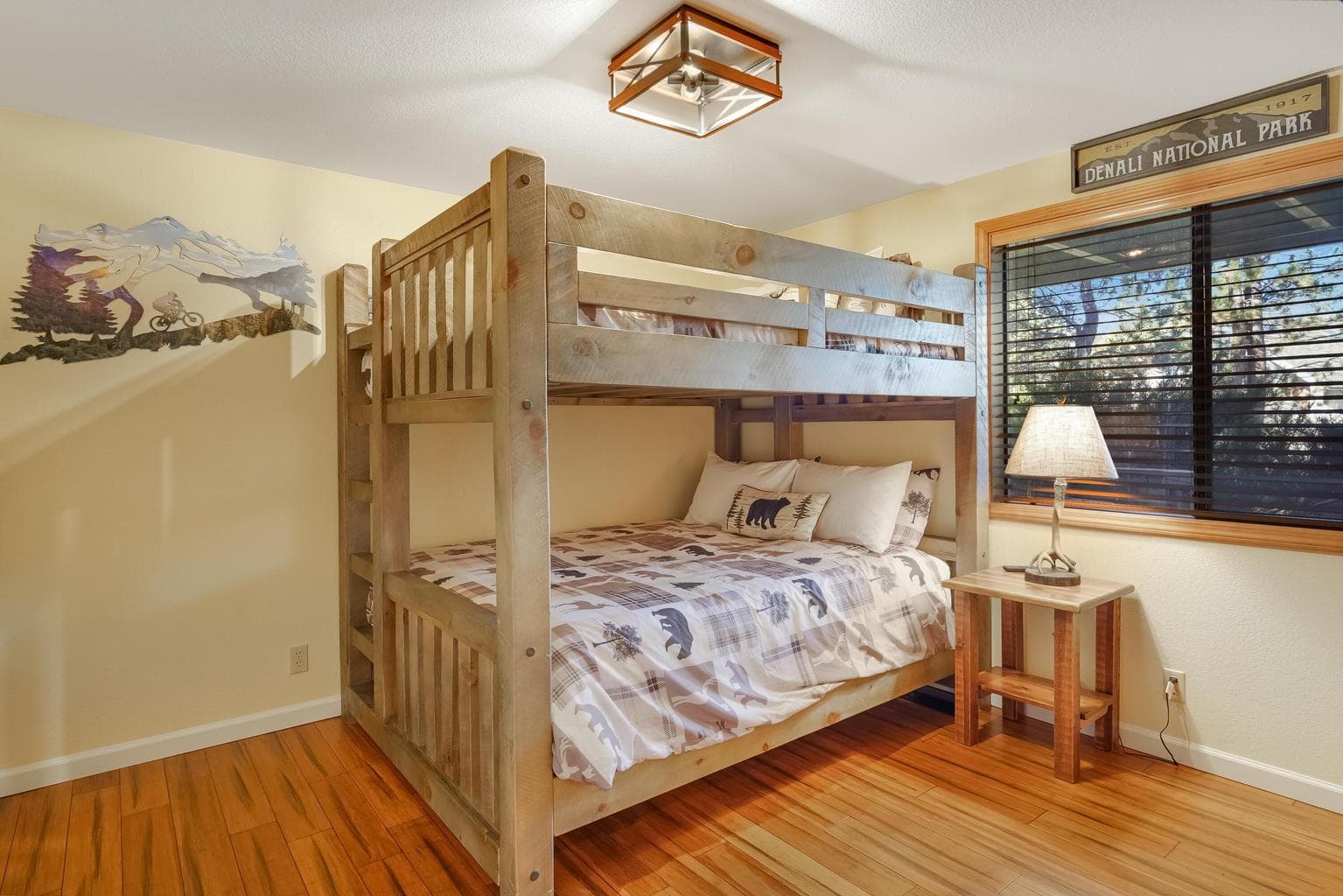Bunk Room with Double Queen Bunks – Sleeps 4