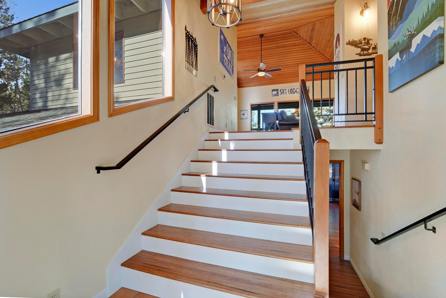 Stylish Entryway & Staircase – 7 Rogue, Sunriver