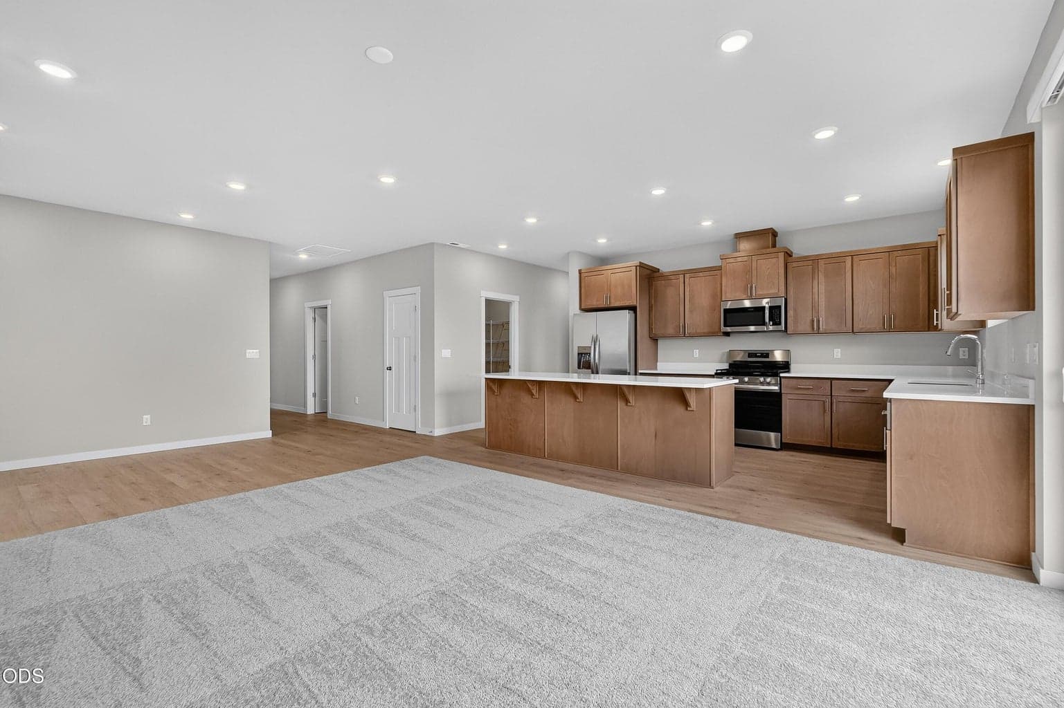 Photo of 2505 NW 23rd LP. S 6 of 41