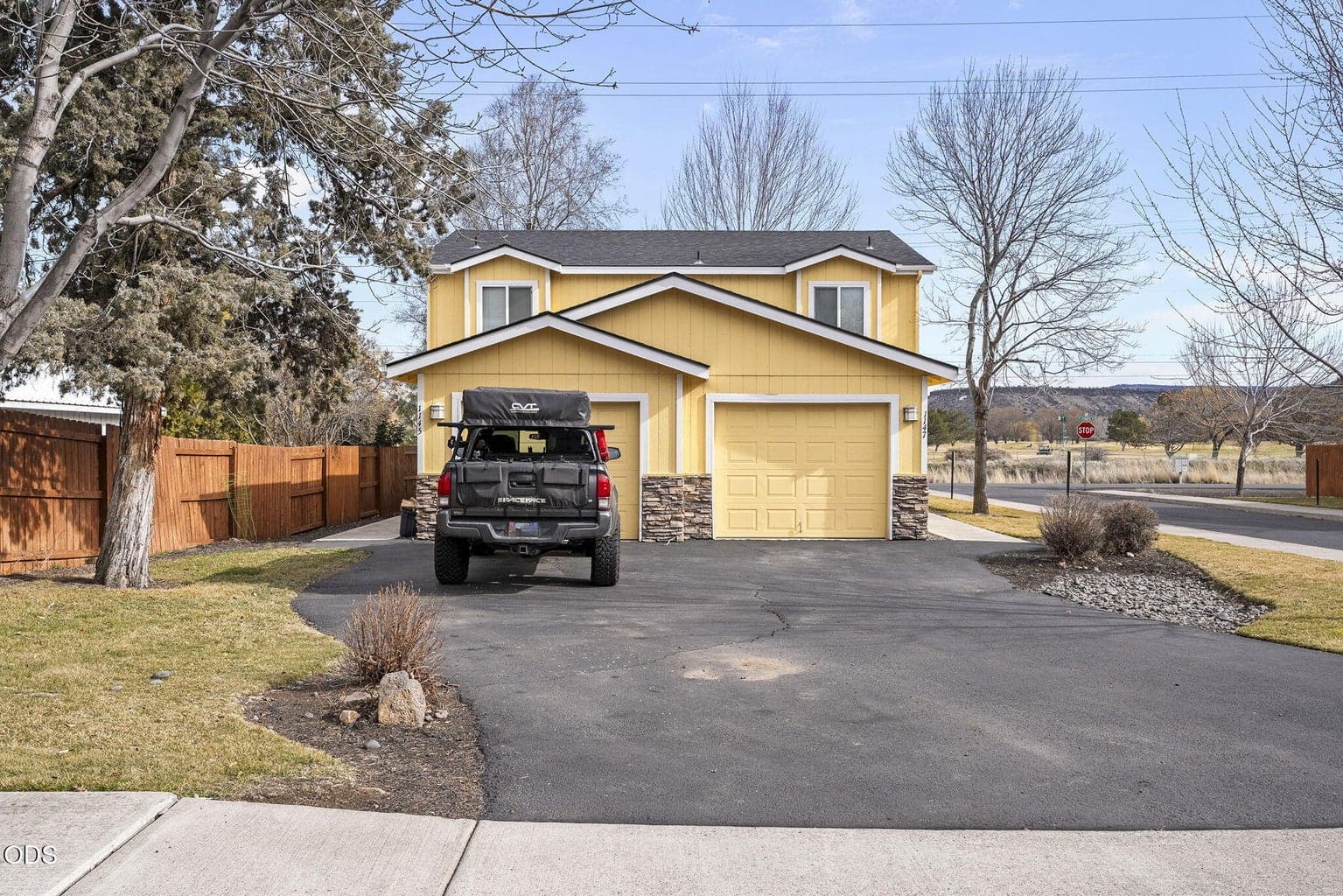 Photo of 614 S Cliffside Lane 1 of 11