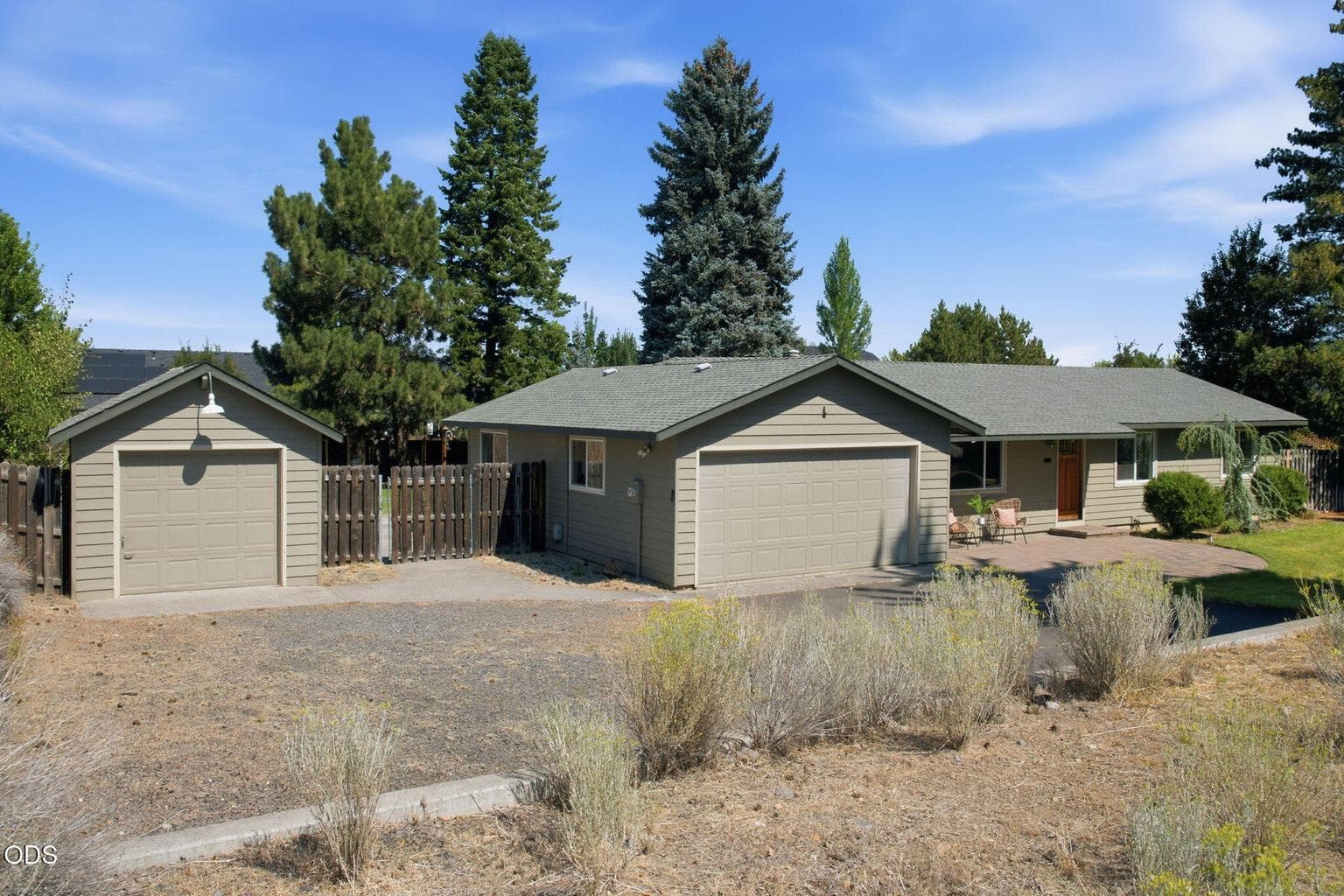 RV Parking & 3 Bay Garages