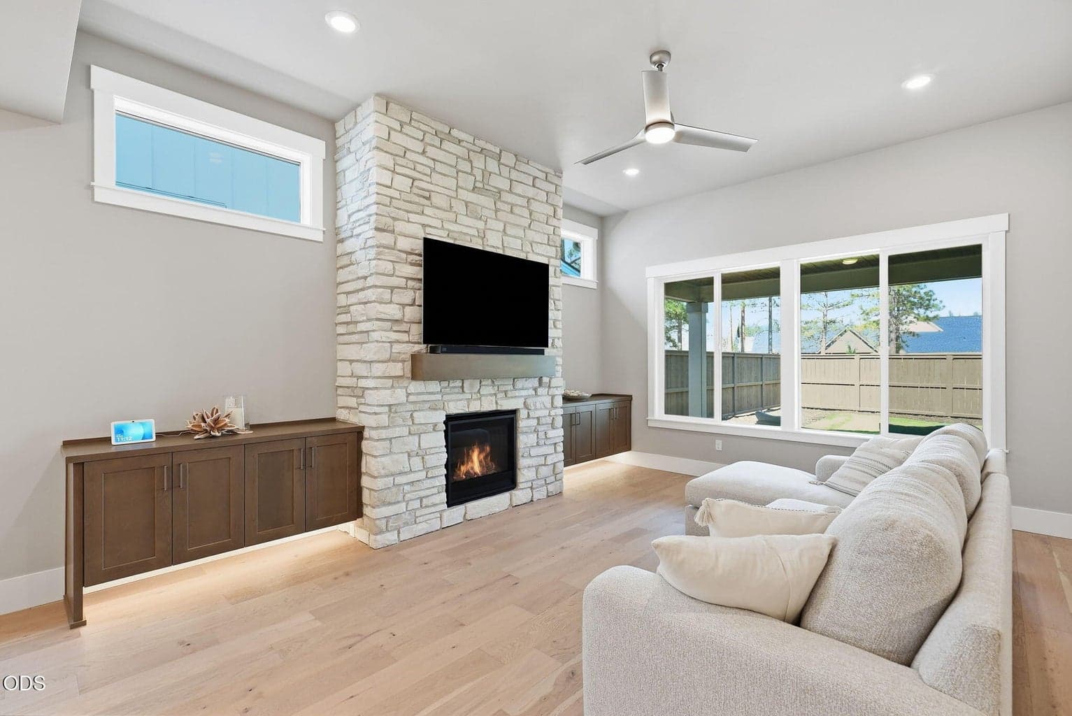 Photo of 3030 NW Celilo Lane 3 of 19