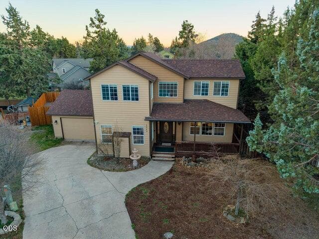 Photo of 2069 NE Hollow Tree Lane 1 of 35