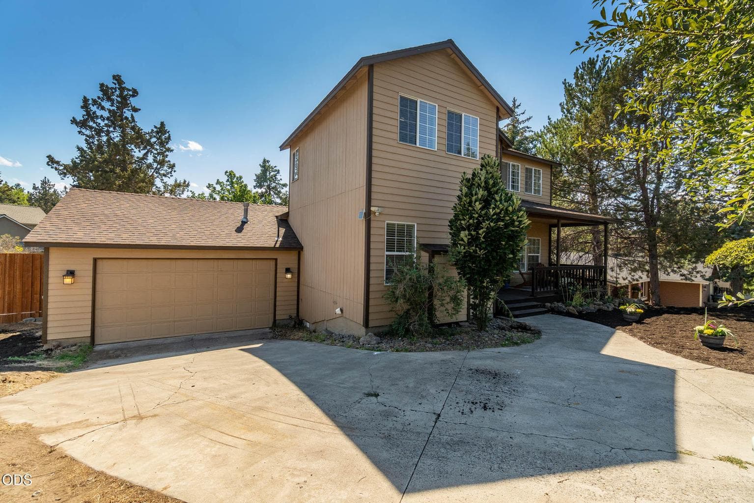 Photo of 2069 NE Hollow Tree Lane 3 of 35