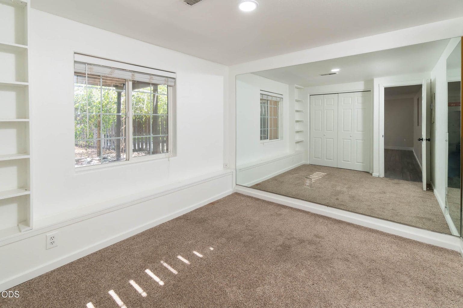 Photo of 2069 NE Hollow Tree Lane 27 of 35