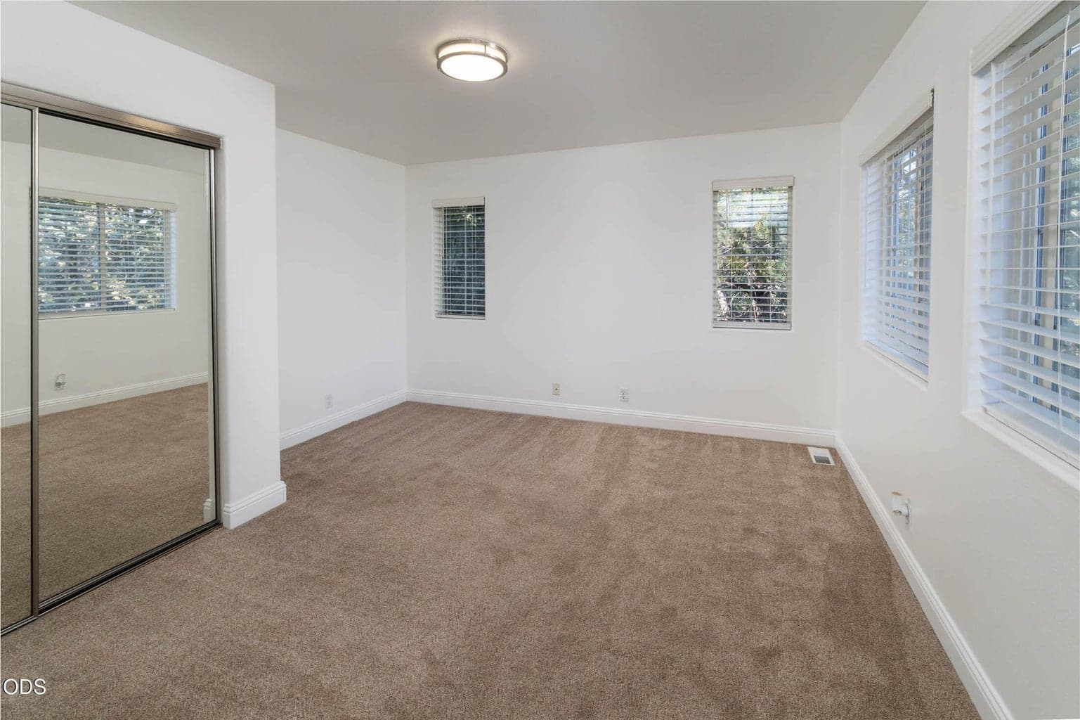 Photo of 2069 NE Hollow Tree Lane 24 of 35
