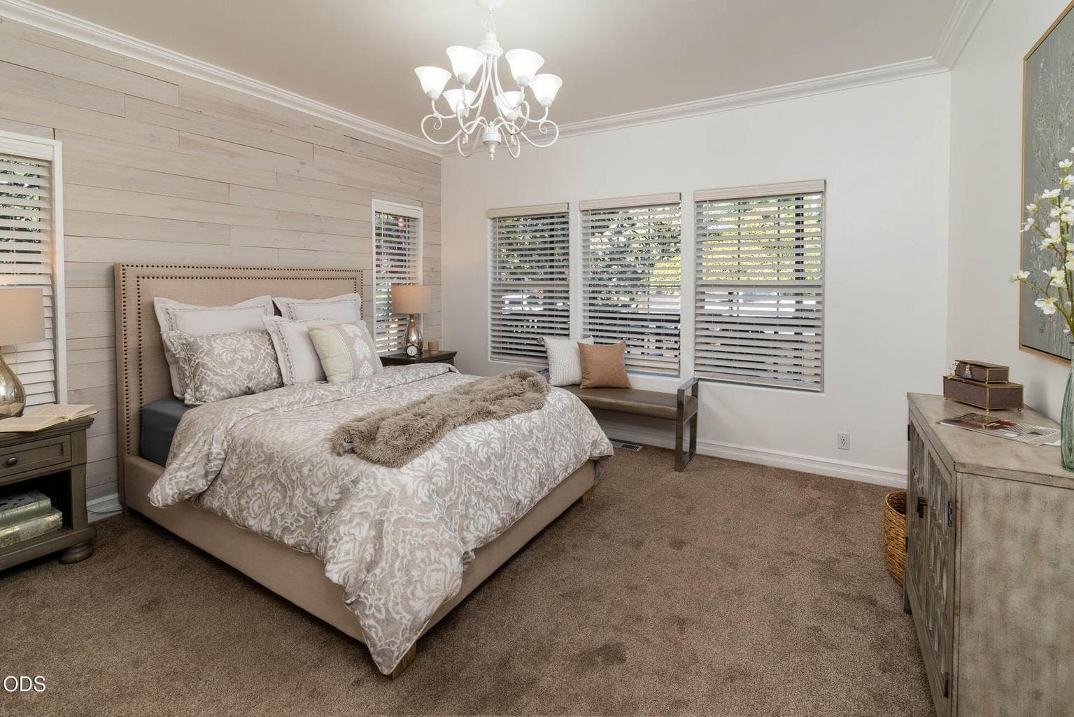 Photo of 2069 NE Hollow Tree Lane 9 of 35