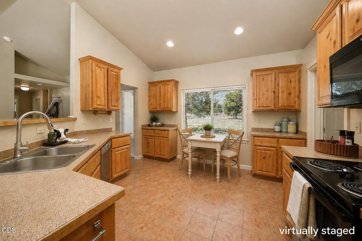 Photo of 3928 SE Umatilla Loop 9 of 31