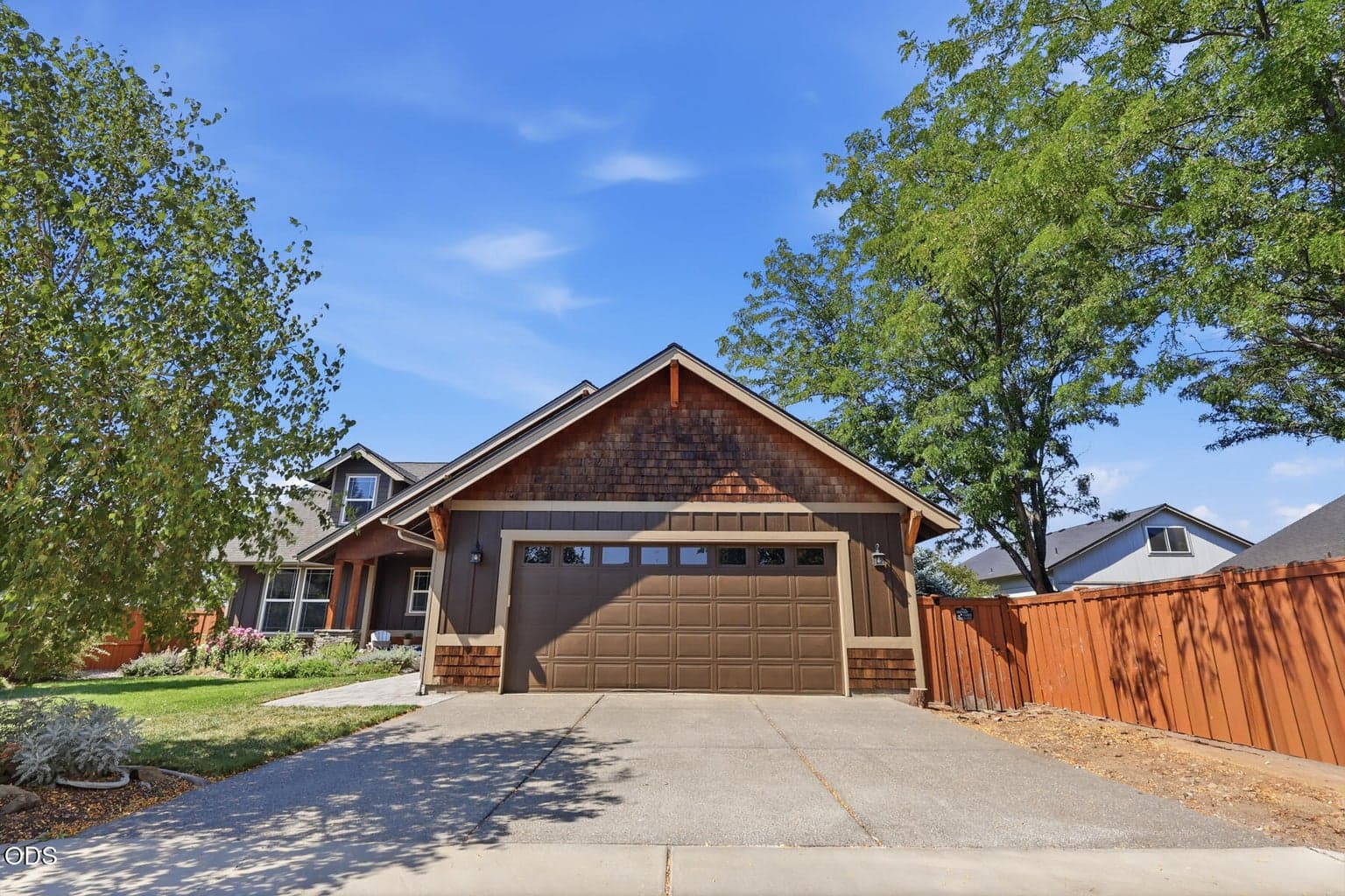Photo of 2238 NW Oak Avenue 5 of 71