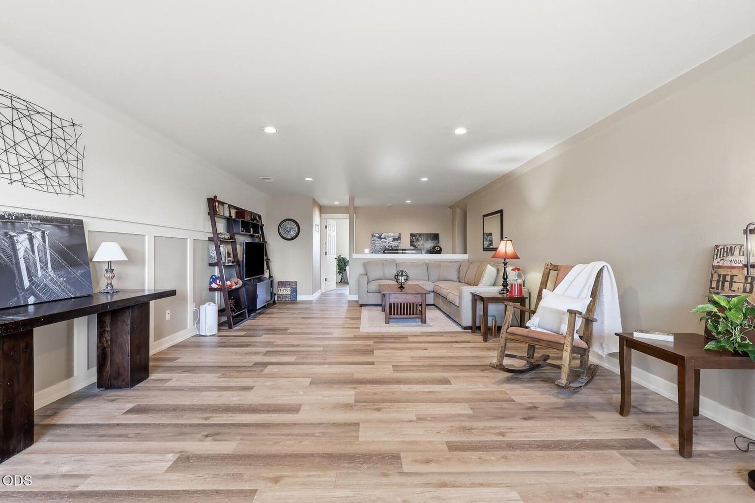 Photo of 2238 NW Oak Avenue 46 of 71