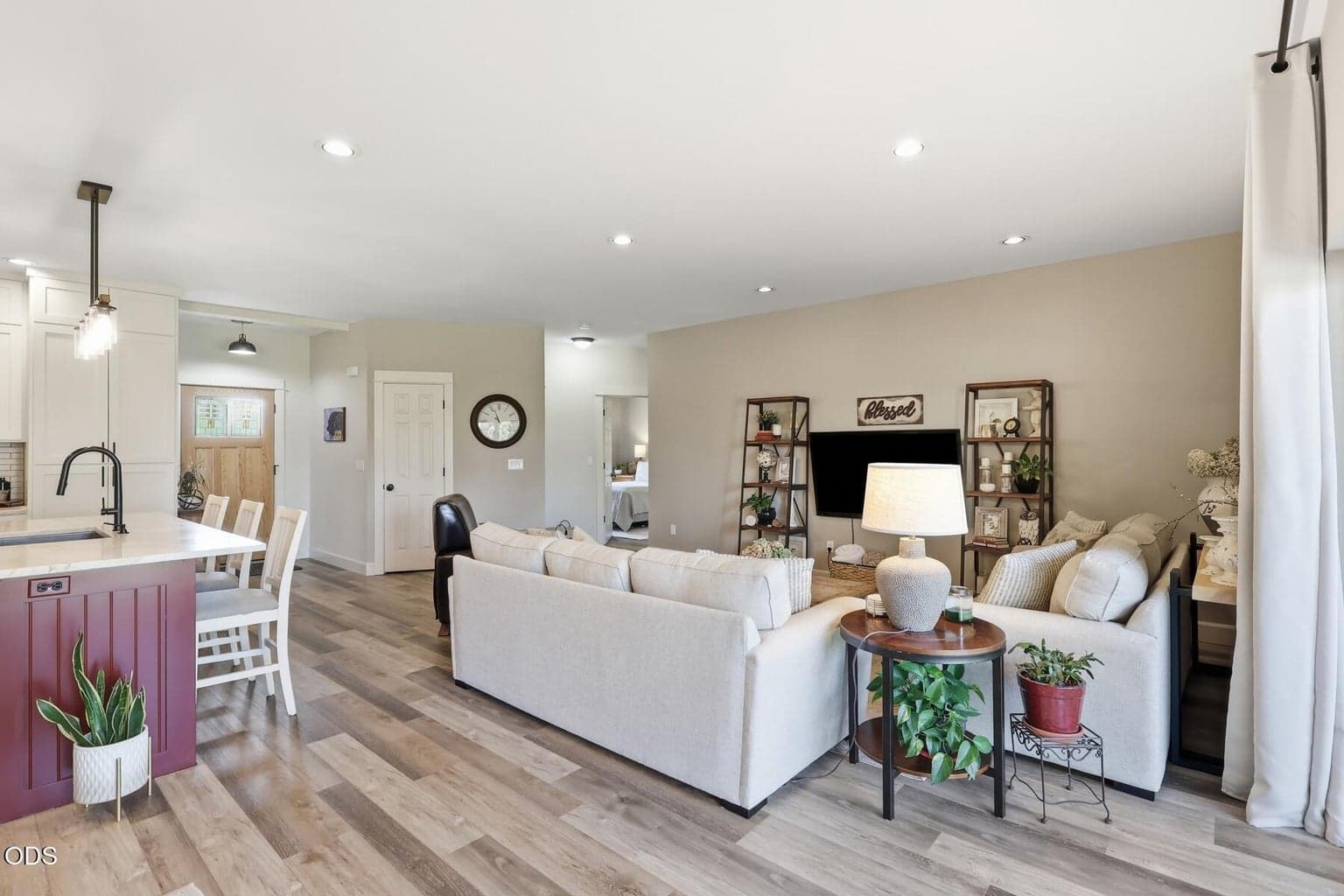 Photo of 2238 NW Oak Avenue 15 of 71