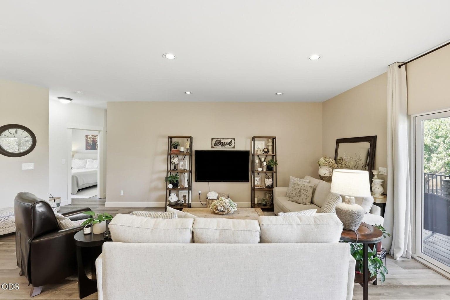 Photo of 2238 NW Oak Avenue 16 of 71