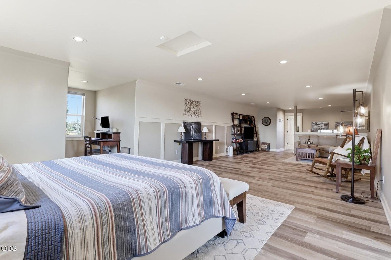 Photo of 2238 NW Oak Avenue 43 of 71