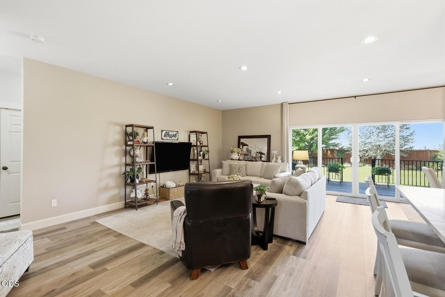 Photo of 2238 NW Oak Avenue 17 of 71
