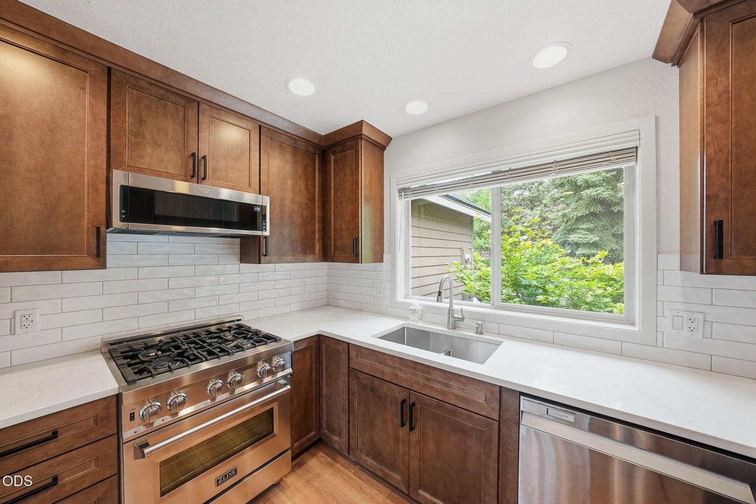 Photo of 1287 NW City Heights Drive 6 of 37