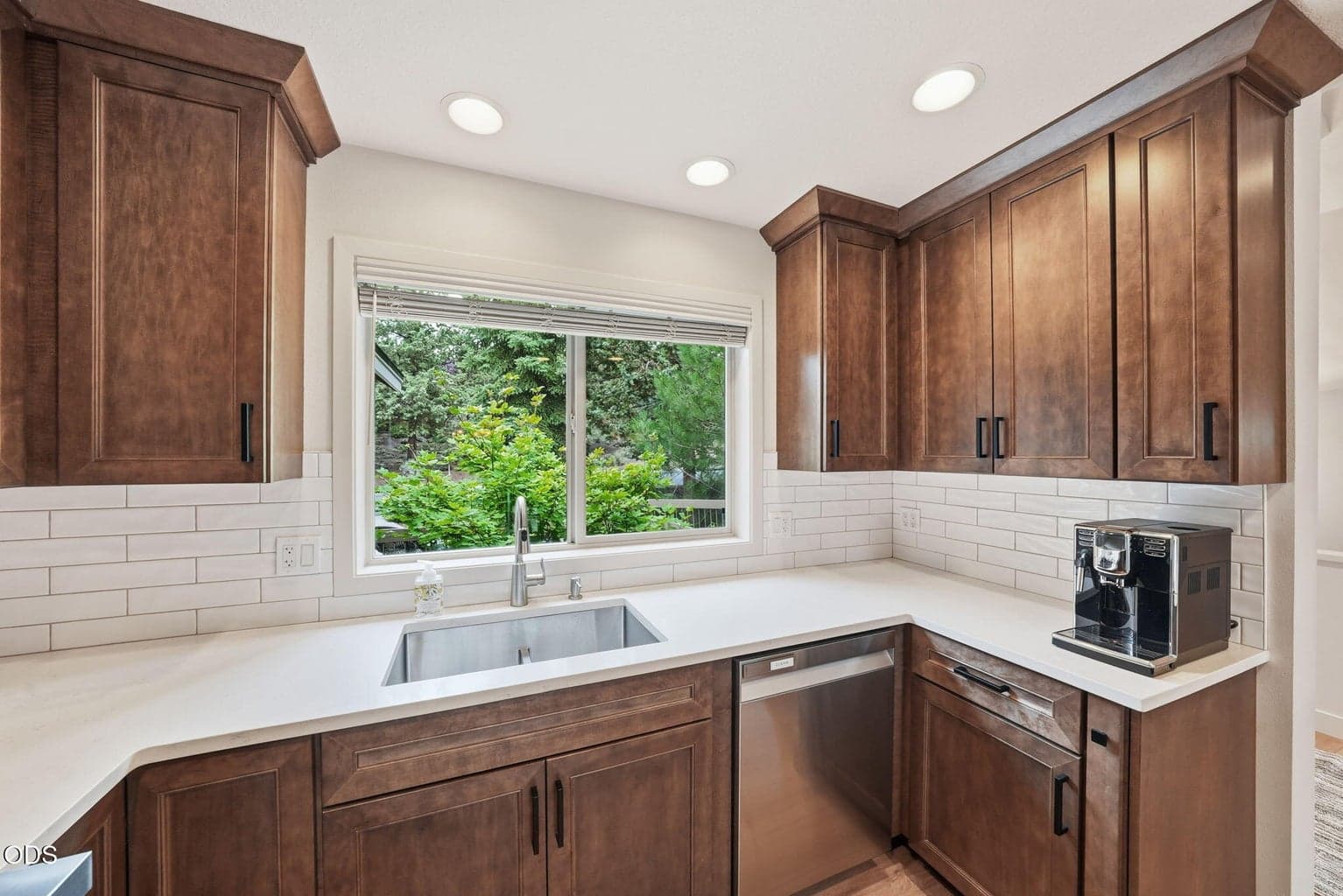 Photo of 1287 NW City Heights Drive 7 of 37
