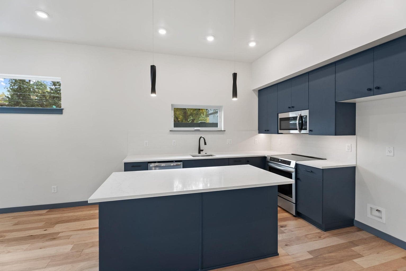 Photo of 757 SW Pelton Place 7 of 24