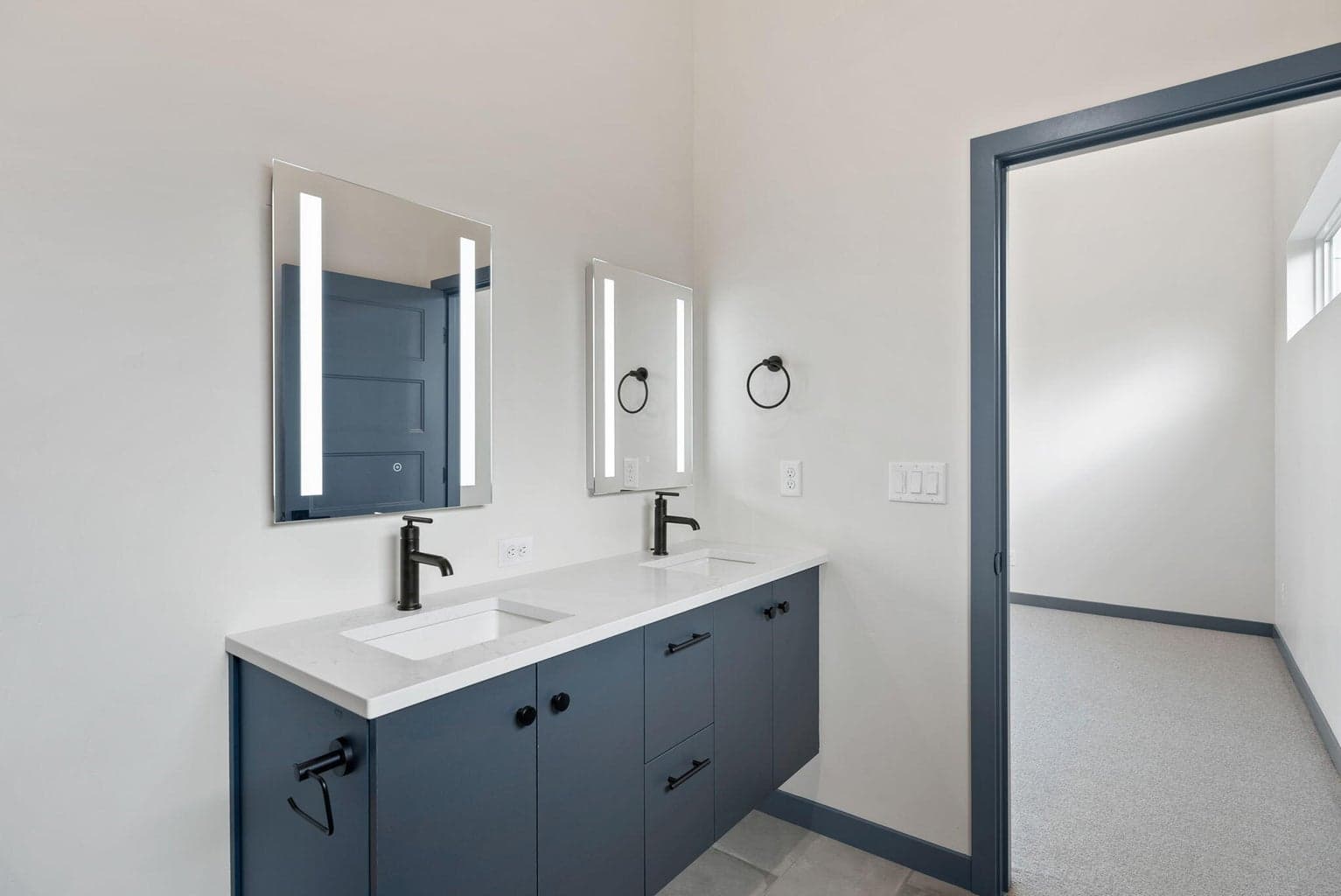 Photo of 757 SW Pelton Place 12 of 24