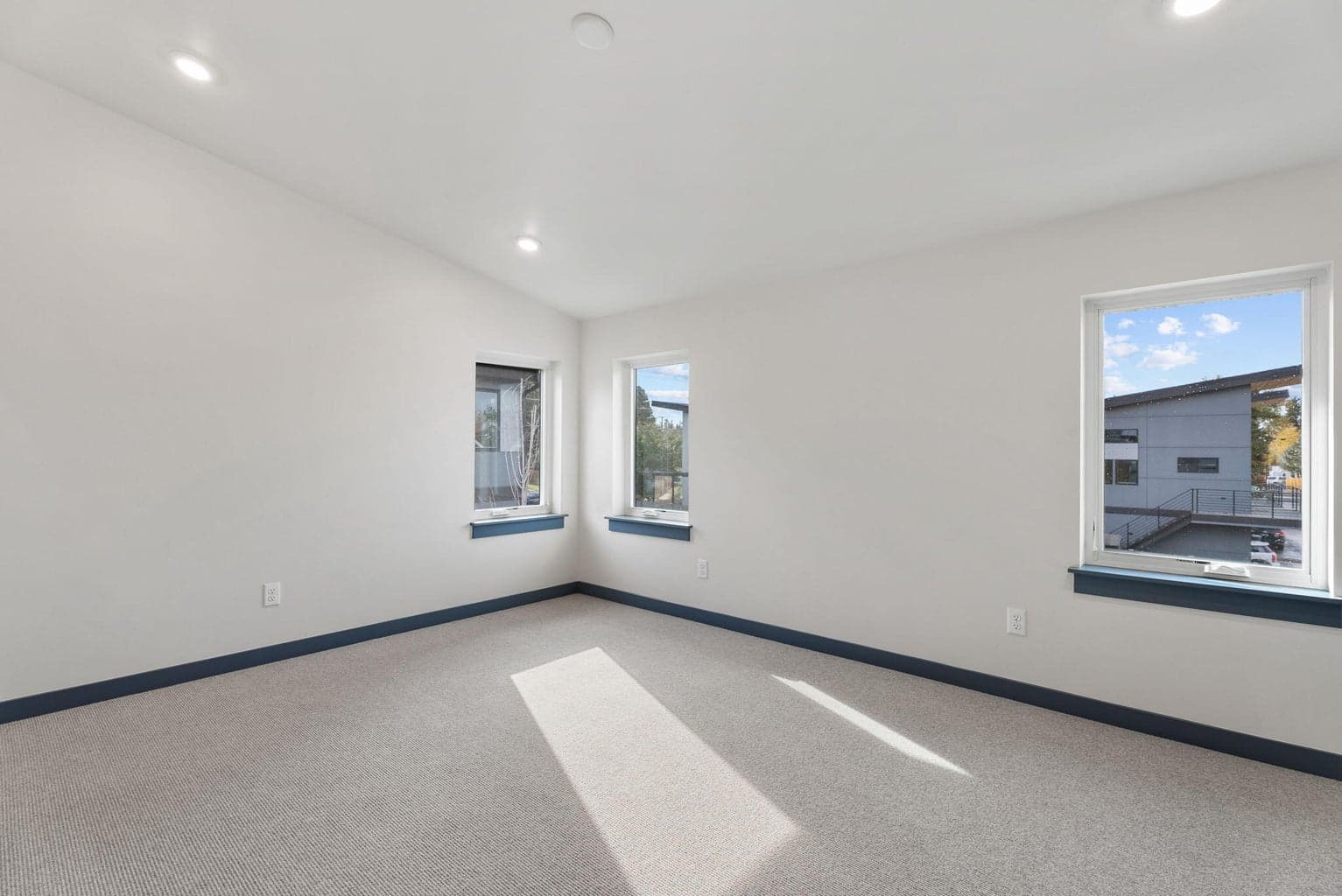 Photo of 757 SW Pelton Place 14 of 24