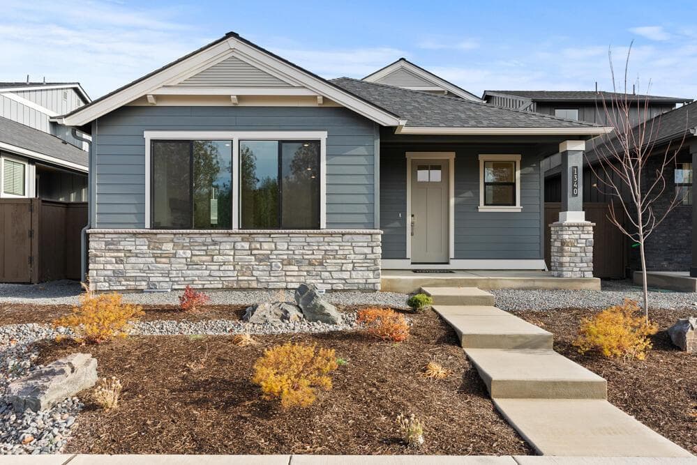 Photo of 1312 NW Ochoa Drive 1 of 12