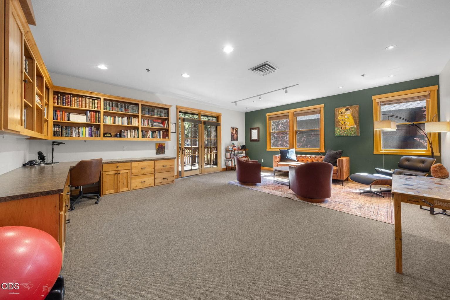 Suite 203 - Built in desk and bookcases. Exterior deck