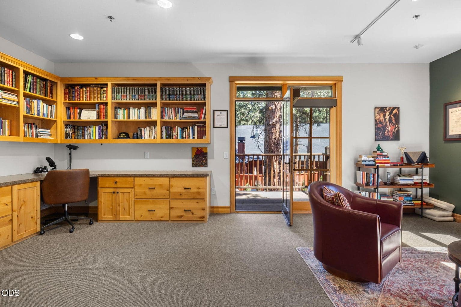 Suite 203 - Built in desk and bookcases. Exterior deck
