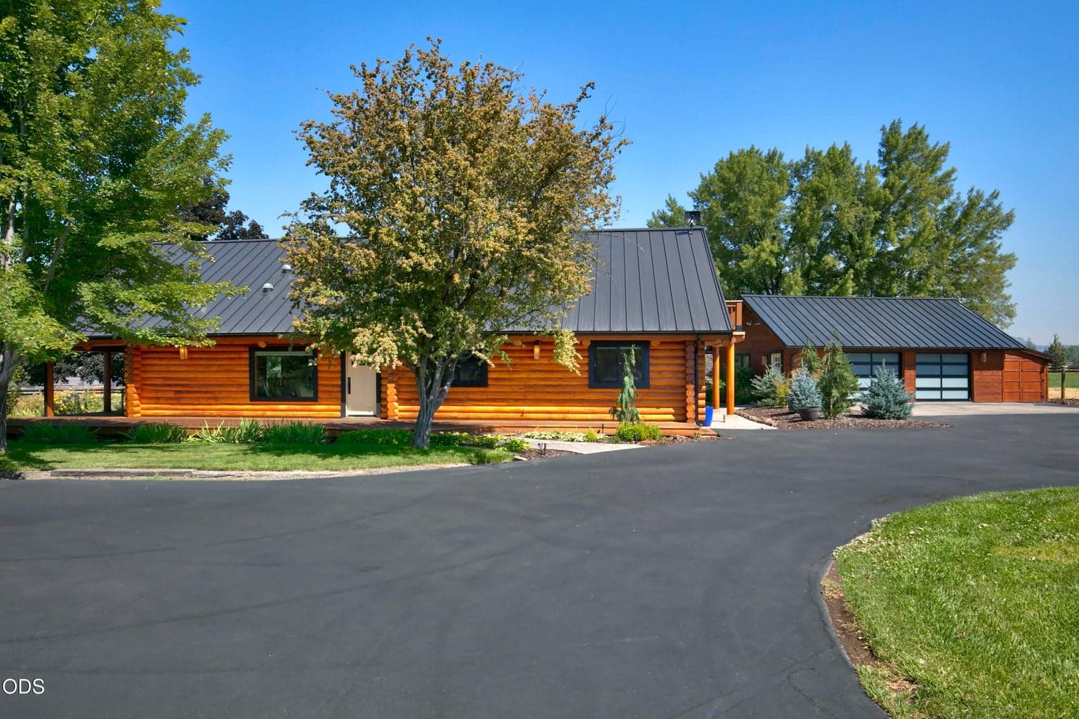 Photo of 345 NE Knickerbocker Lane 12 of 67