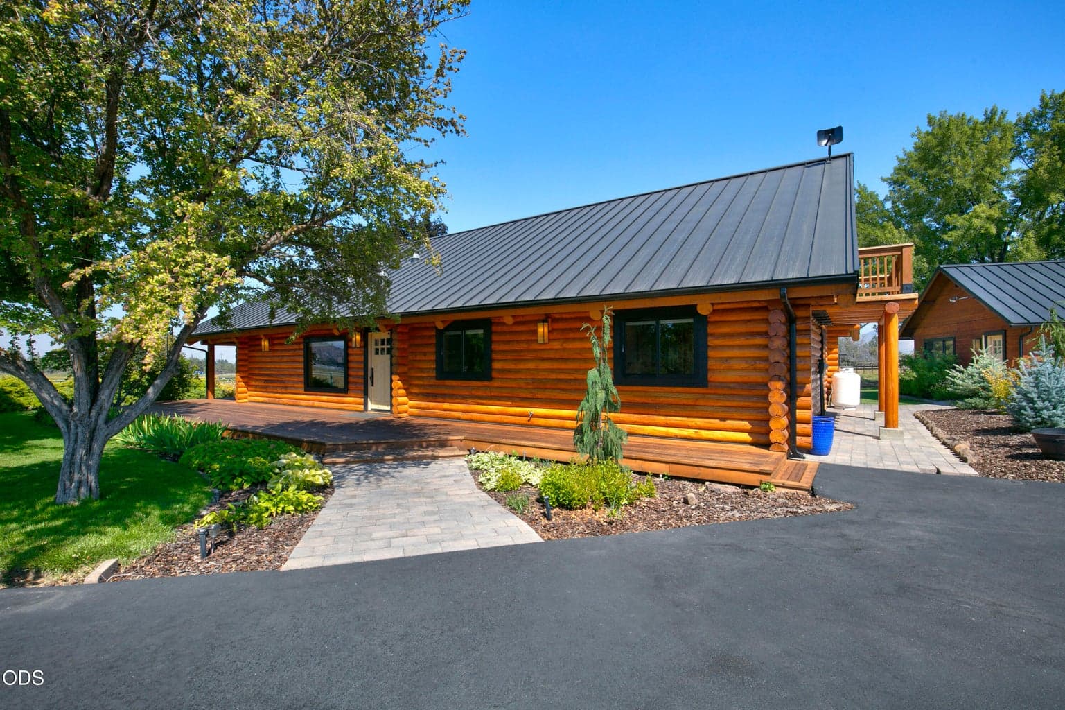 Photo of 345 NE Knickerbocker Lane 13 of 67
