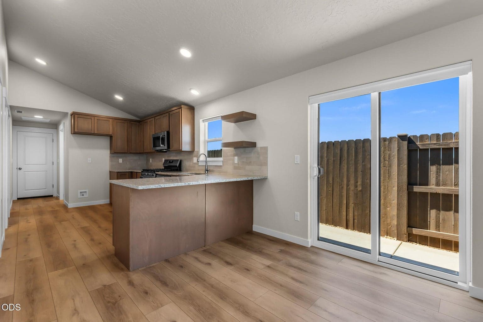 Photo of 2842 NW Sterling Drive 9 of 22